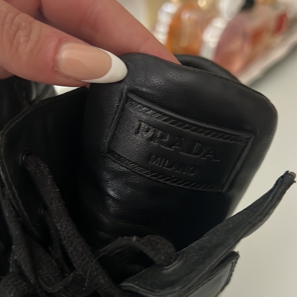 Gently used, minor scratches on the front of the boot (as pictured). - Picture 4 of 5